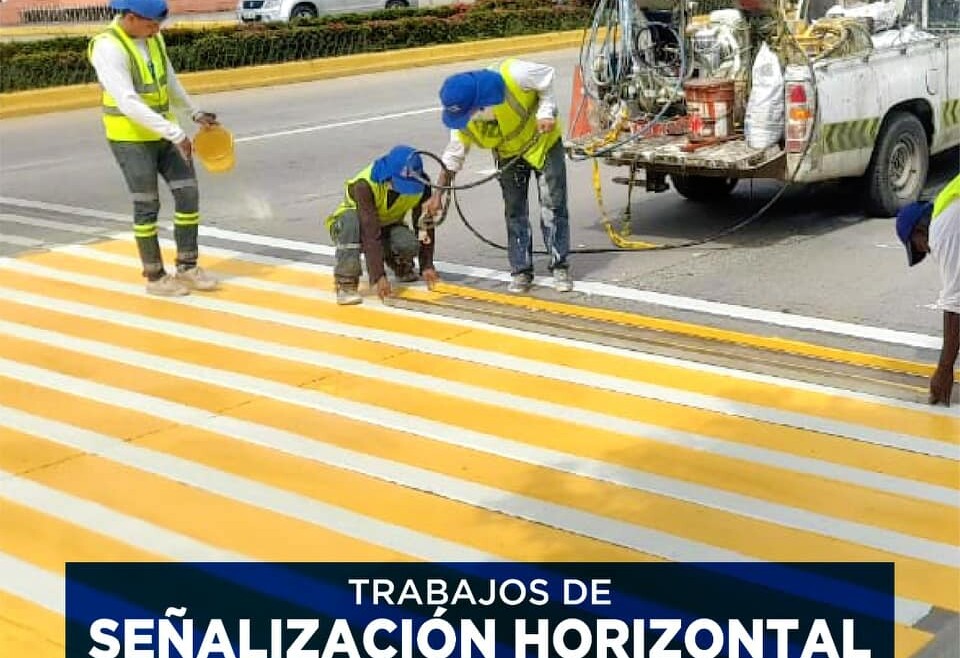 Señalización horizontal «Ingreso y salida de Machala».